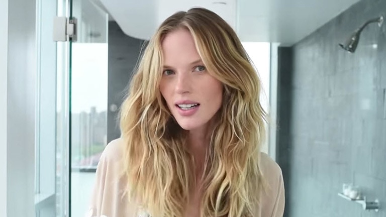 Click on video demonstrate about Hair styling - natural waves for long hair